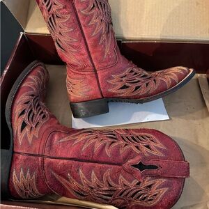 Resistol by Lucchese Boots 7.5

Beautiful dark red boots in great condition.